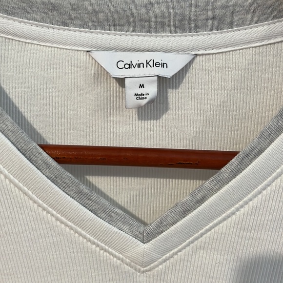Calvin Klein V-Neck sweater - Picture 2 of 5